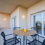 Oura - Views Of Sea, Bay & Old Town Апартаменти