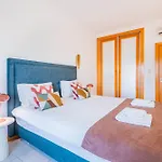 Апартаменти Oura - Views Of Sea, Bay & Old Town