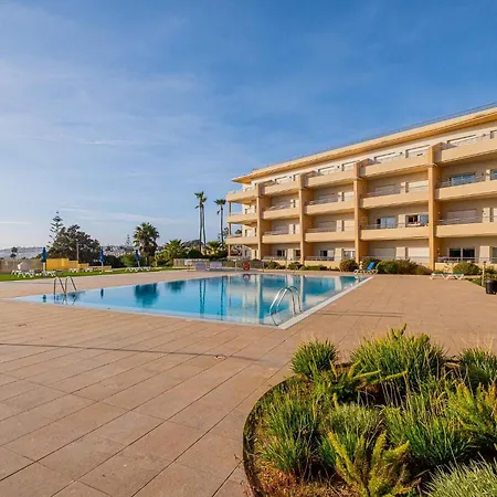Oura - Views Of Sea, Bay & Old Town Апартаменти Албуфейра
