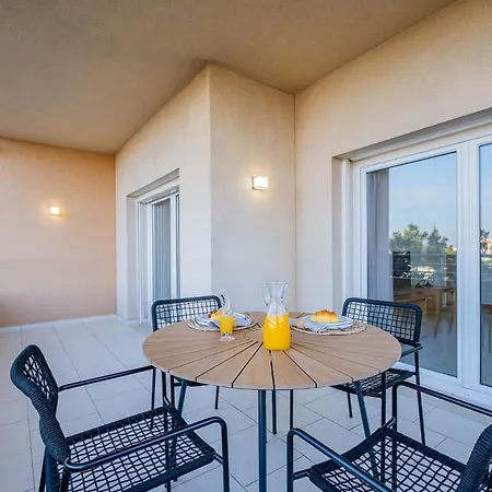 Oura - Views Of Sea, Bay & Old Town Appartement