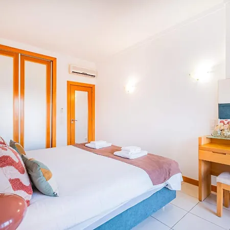 Oura - Views Of Sea, Bay & Old Town Appartement