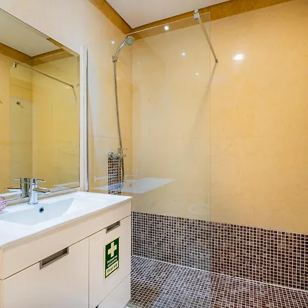 Oura - Views Of Sea, Bay & Old Town Apartamento *